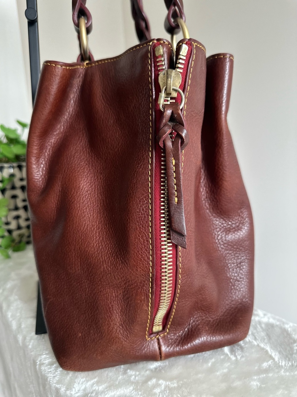 Dooney & Bourke Large Zip Chestnut Florentine Barlow Bag - Picture 7 of 12